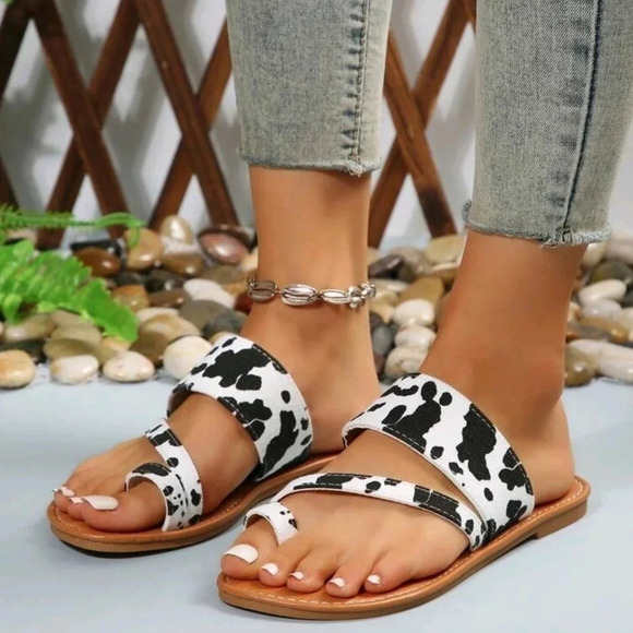 Women Cow Print Flat Slippers With Floral Pattern - Picture 2 of 8